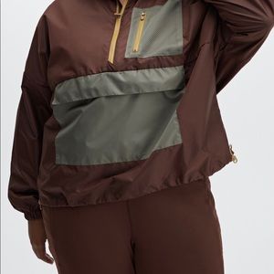 Half zip jacket BEAND NEW.